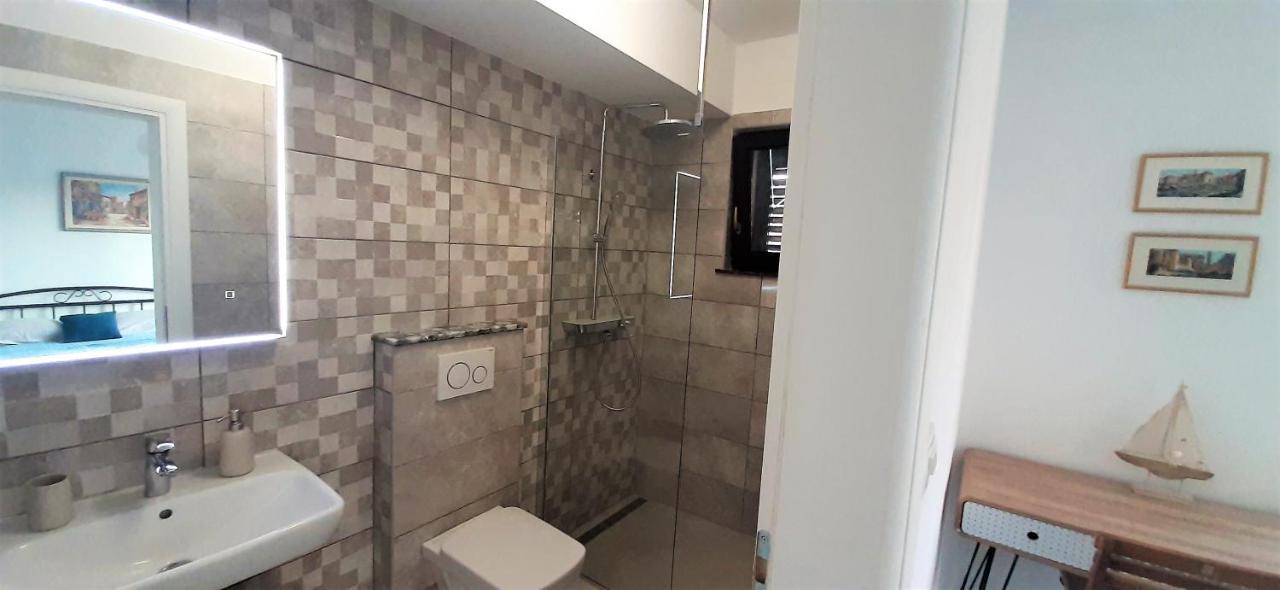 Apartments Figos Trogir Eksteriør bilde