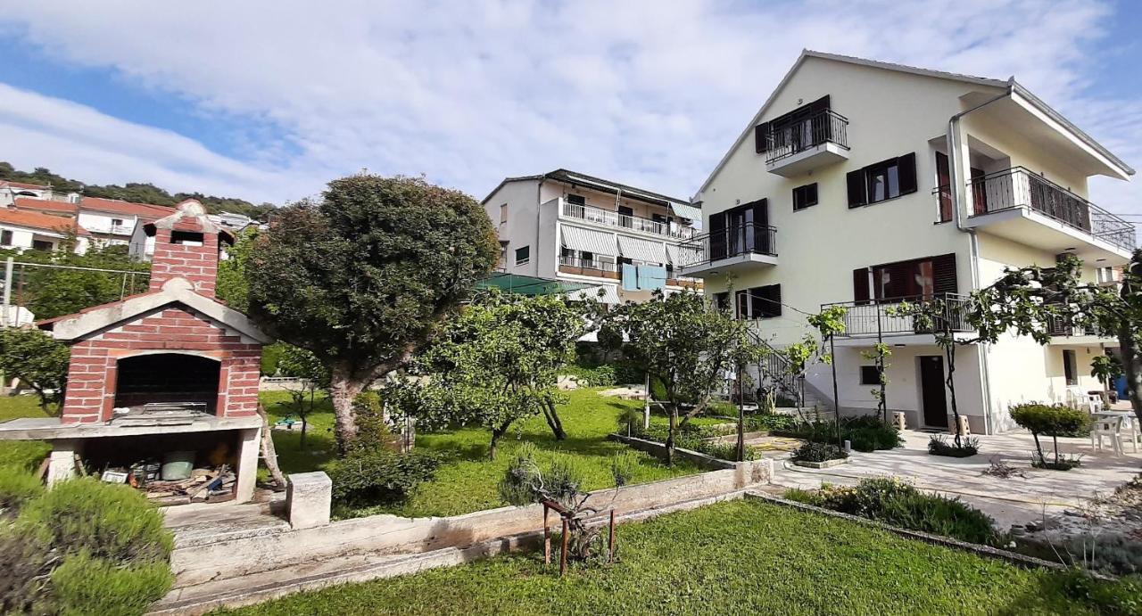 Apartments Figos Trogir Eksteriør bilde
